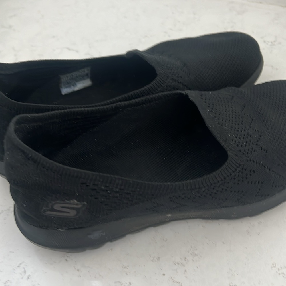 Soft, comfortable Skechers shoes in black. Size ladies 81/2. - Picture 2 of 5